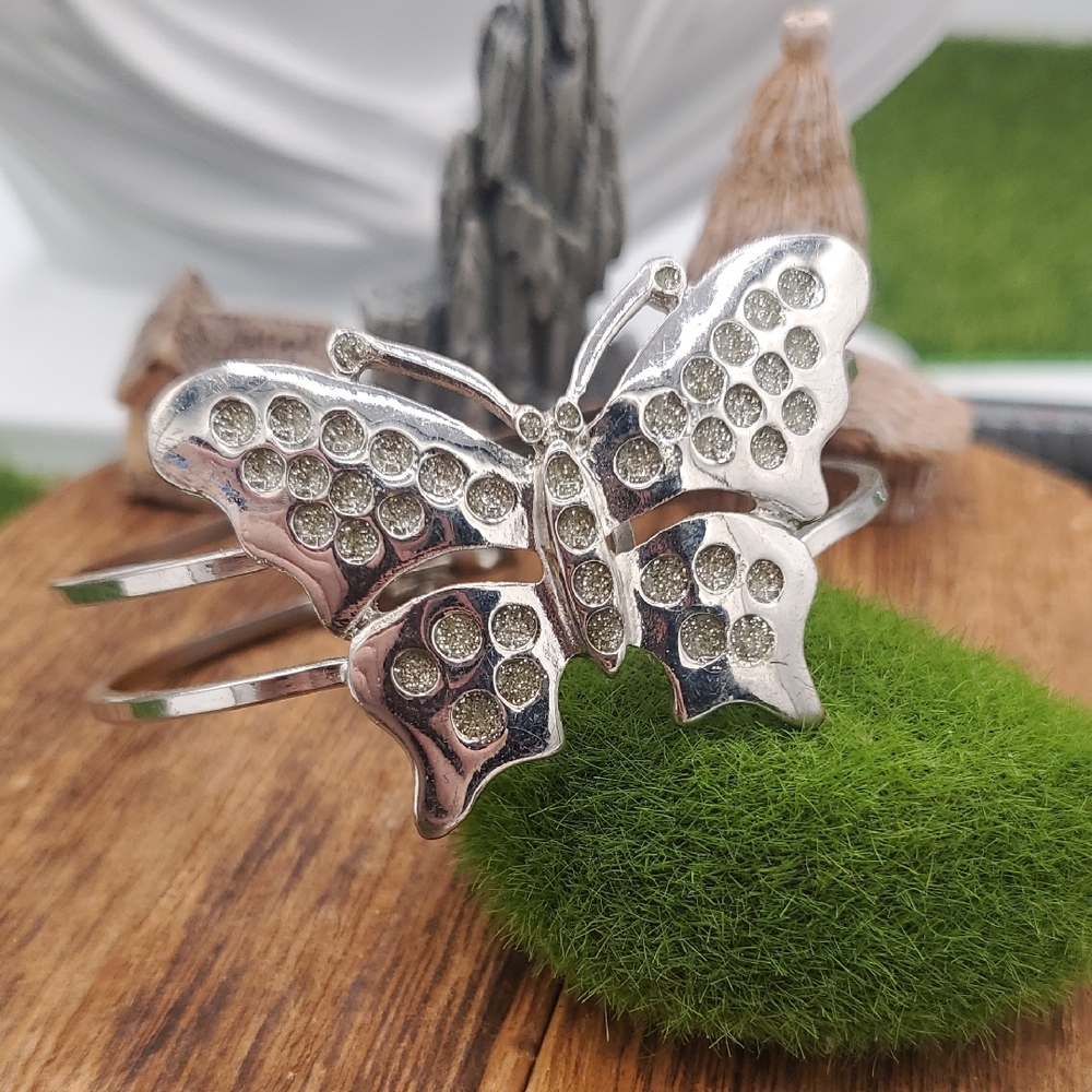 Silver Tone Butterfly Hinge Bracelet B3340